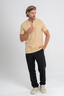Camisa Henley Gold Manga Curta Areia - Linha Essential