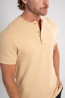 Camisa Henley Gold Manga Curta Areia - Linha Essential