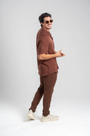 Conjunto - Camisa Easy Vibe Marrom e Calça Resort Marrom
